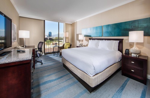 Airport Area Hotel | Hilton Irvine/Orange County Airport