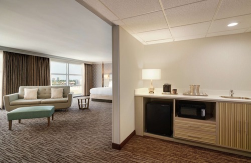 Melbourne Hotel | Hilton Melbourne, FL