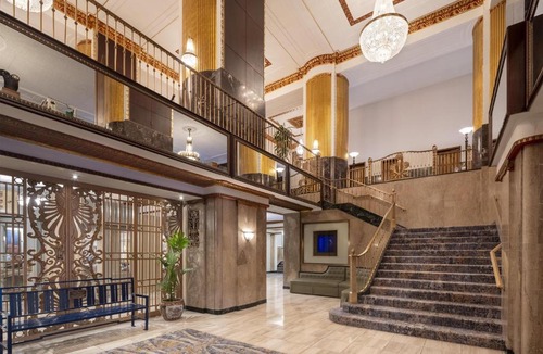 Westown Hotel | Hilton Milwaukee