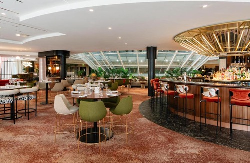 Puteaux Hotel | Hilton Paris La Défense