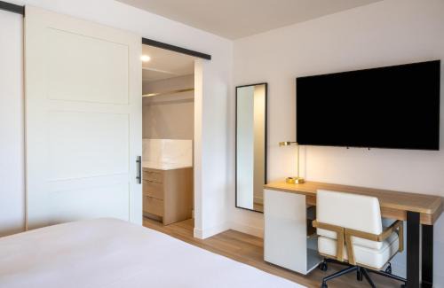 Camelback East Resort | Hilton Phoenix Resort at the Peak