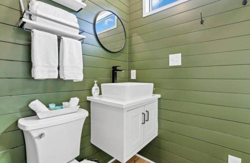 Logan Apartment | Hiltop Haven The Top Deck
