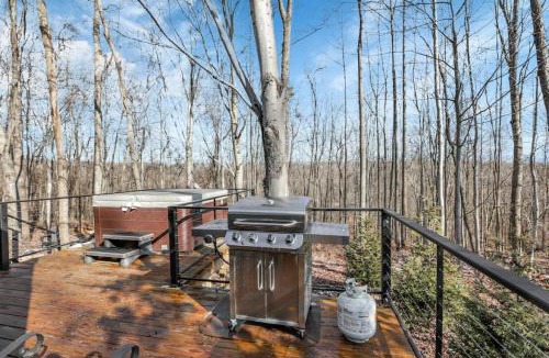 Logan Apartment | Hiltop Haven The Top Deck