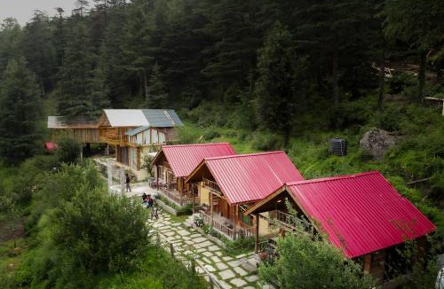 Banjar Ski Chalet | Himalayan Cedar Nest