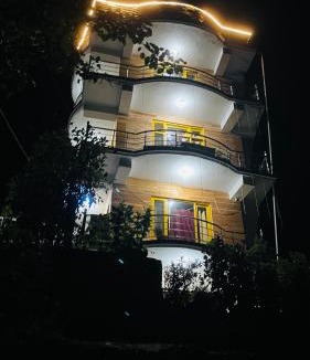 Kasol Hotel | Himalyan Pine Cafe