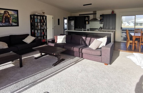 Himatangi Beach House | Himatangi Beach House - two Minutes Walk to the Beach