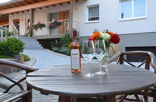 Gengenbach Apartment | Himmelsbach Apartment with Terrace and Wi-Fi