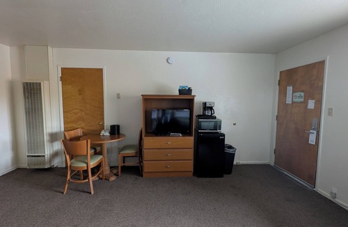 Fall River Mills Hotel | Himont Motel
