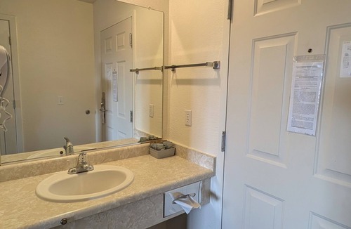 Fall River Mills Hotel | Himont Motel