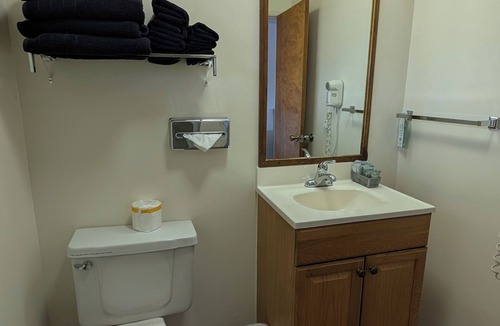Fall River Mills Hotel | Himont Motel