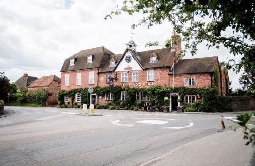 Aldermaston Hotel | Hinds Head