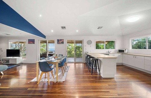 Ninderry House | Hinterland Tranquil Escape with Beautiful Views