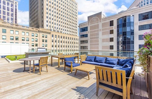 Back Bay East Apartment | Hip Back Bay Studio w/W/D, Gym & Roof, nr Copley Sq, by Blueground