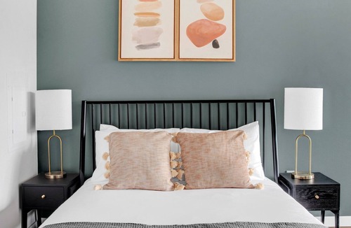 Wilburton Apartment | Hip Bellevue Studio w/ Gym & W/D, near Spring District, by Blueground
