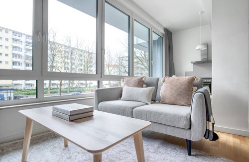Wilmersdorf Apartment | Hip Charlottenburg Studio near KaDeWe & Kurfürstendamm, by Blueground