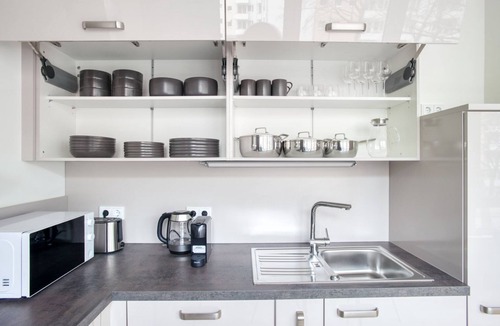 Wilmersdorf Apartment | Hip Charlottenburg Studio near KaDeWe & Kurfürstendamm, by Blueground