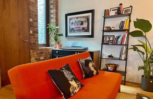 Shoreditch Villa | Hip East London luxury townhouse with Roof Deck