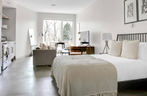 Forest Hills - Woodbourne Apartment | Hip Jamaica Plain Studio w/ Gym & W/D, near Orange Line, by Blueground