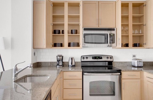 Mount Vernon Square Apartment | Hip Mount Vernon 1BR w/Pool & Gym, walk to Smithsonian, by Blueground