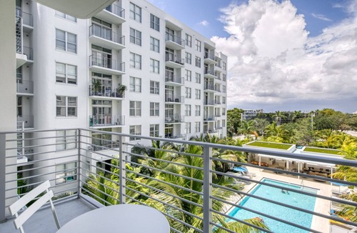 Poinciana Park Apartment | Hip Ponciana Park 1BR w/Gym, W/D & Pool, steps to WF, by Blueground