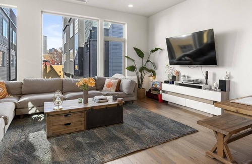 Lincoln Park House | Hip Townhome w/ Rooftop Views - Walk to Everything