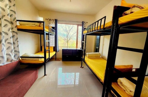 Gunehr Apartment | Hipostel Bir Dormitory Room