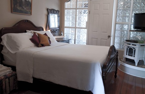 Port Albert House | Historic Inn Vacation Rental