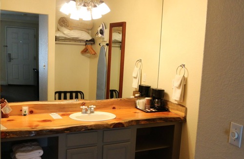 Gardnerville Hotel | Historian Inn