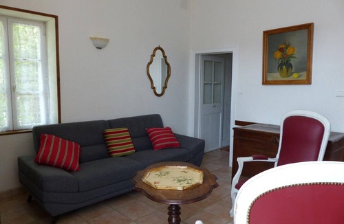 Dompierre-sur-Besbre Cottage | Historic 19th-century house, pets allowed