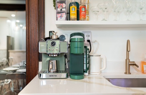 Shaw House | Historic-11BR/7.5BA-Parking+By Metro+Chefs Kitchen