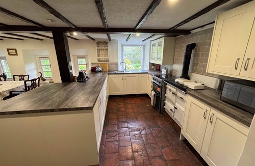 Tillicoultry House | Historic 1600 Cottage with Hot Tub, Private Estate