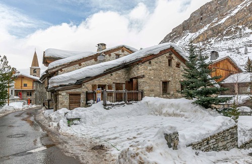 Val-d'Isere Ski Chalet | Historic 17th-Century Chalet in Val-d'Isère: Cozy, Spacious, with Fireplace, Near Slopes