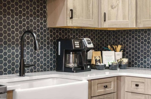 Smithville Condo | Historic 1894 Space in Downtown Smithville