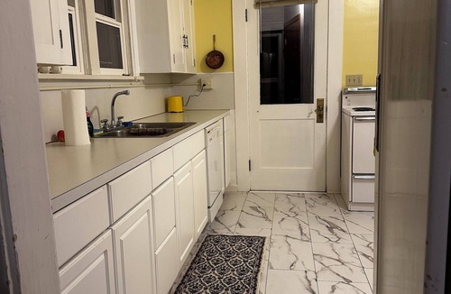Pendleton House | Historic 1921 2-bedroom house in beautiful North Hill