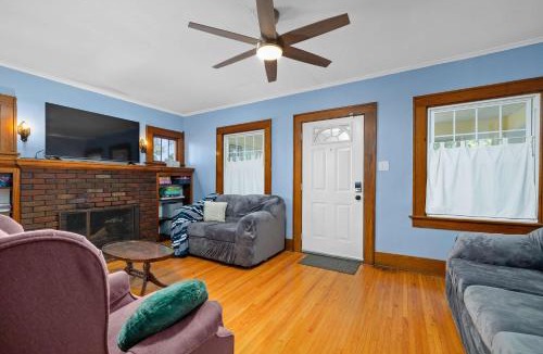 Fort Wayne Apartment | Historic 2 Bdr across from Lakeside Park