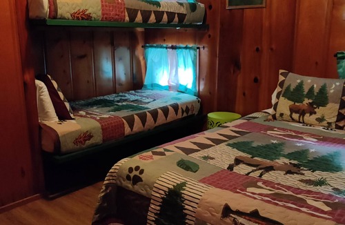 Elizabeth Resort | Historic 2 Bed Cabin w/pool access - Fish Cabin Share Save