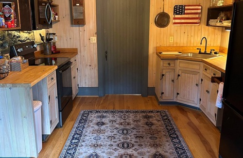 Summit Point Cottage | Historic 2-bedroom Cottage in Summit Point, WV