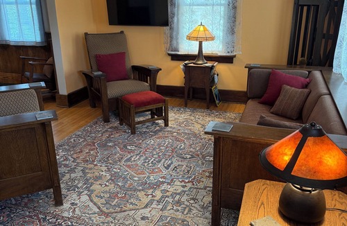 Middleton Apartment | Historic 2BR Craftsman Near University Ave – Quiet & Walkable
