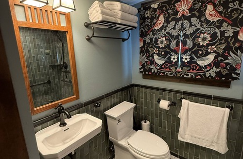Middleton Apartment | Historic 2BR Craftsman Near University Ave – Quiet & Walkable