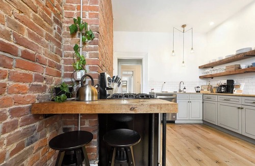 East Allegheny House | Historic 4-Apt Building Sleeps 16 Walk to Stadiums