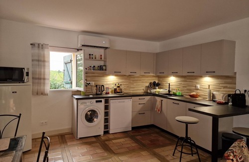 Alignan-du-Vent Apartment | Historic ambience in an ideal location between the beaches and the Cévennes