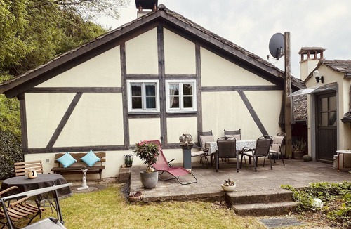Kipfenberg Apartment | Historic apartment in the Jura house - great location on the Altmühl, lots of space