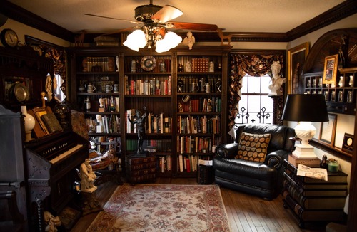 Williamsburg House | Historic B&B located walking distance to the Williamsburg and The College of W&M