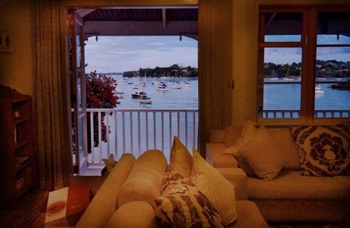 Opua Apartment | Historic Beachfront Haven – Restful, Charming, Unbeatable Views (Flat 5)