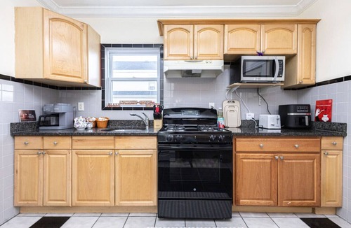 Roxbury Apartment | Historic Brownstone Elegance: Blue Colonial Suite
