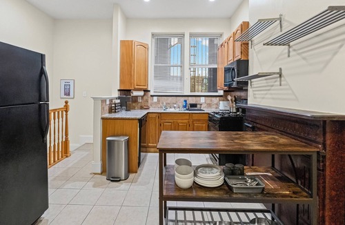 Reservoir Hill Apartment | Historic Brownstone in Friendly Neighborhood walking distance to Druid Hill Park