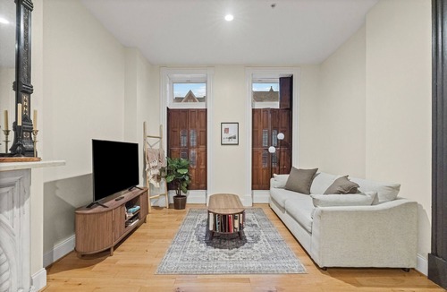 Reservoir Hill Apartment | Historic Brownstone in Friendly Neighborhood walking distance to Druid Hill Park