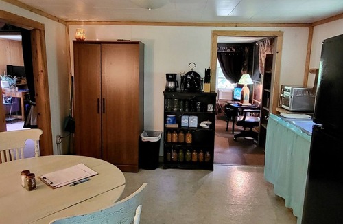 Compton Cabin | Historic Cabin Ideal for a Rustic Getaway in Compton, Arkansas