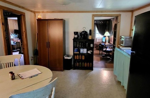 Compton Cabin | Historic Cabin Ideal for a Rustic Getaway in Compton, Arkansas