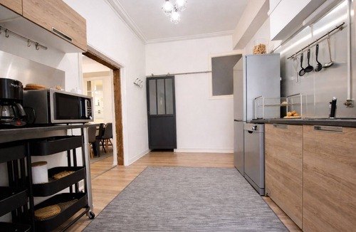 Centre Apartment | Historic center of Chalon-sur-Saône, Burgundy cellar, 8 pers, parking nearby